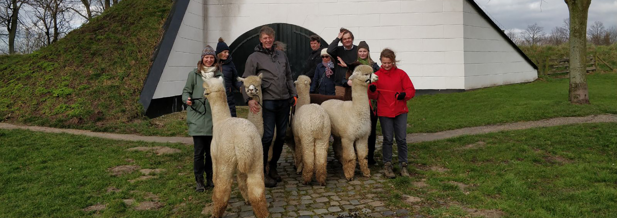 Welkom bij alpacaboerderij </br>Alpaca-World-Brielle